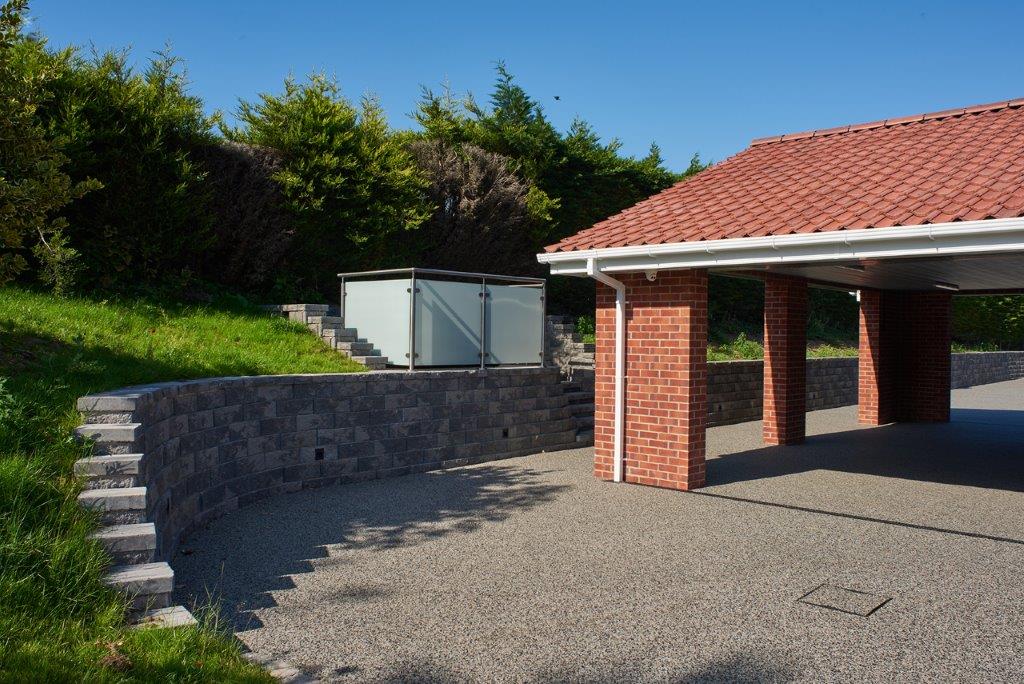 External retaining walls and stepped access